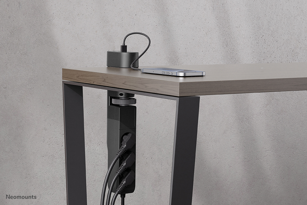 Neomounts DS22-840BL6 Multipresa da tavolo con morsetto e porte USB-C e USB-A - ricarica rapida